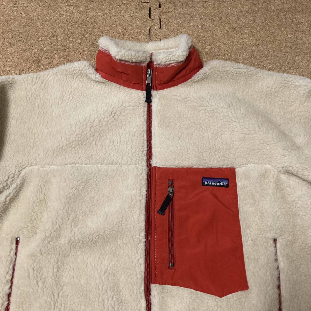 Lサイズ 新品【2007・デッドストック】patagonia クラシック・レトロX・ジャケット (ナチュラル×レッド) 廃盤 限定カラー高品質パイル希少_画像2