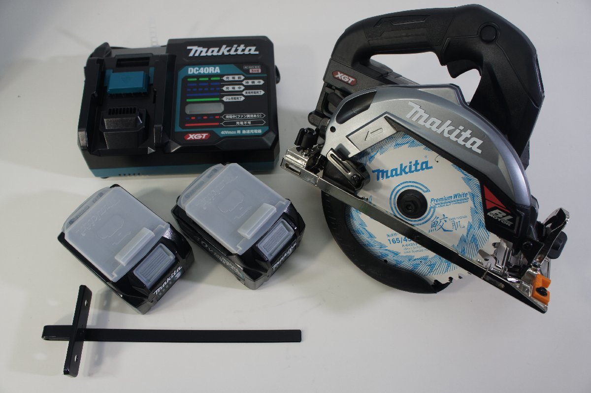 ☆259☆【新品未使用】マキタ makita 165mm 充電式マルノコ 鮫肌 バッテリー２個 HS001GRDXB 黒 40Vmax 2.5Ah_画像2