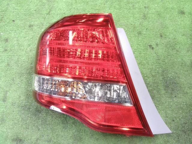 カローラアクシオ DBA-NZE141 左テールランプ 070 81560-12B40 カローラアクシオ DBA-NZE141 左テールランプ 070 81560-12B40
