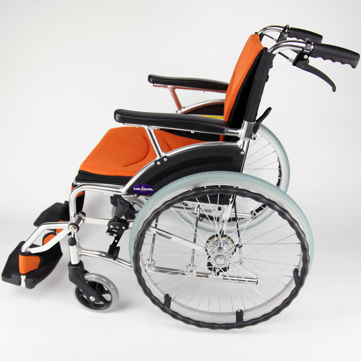 アウトレット 車椅子 軽量 折りたたみ 全5色 自走用 ノーパンクタイヤ カドクラ KADOKURA ビーンズ チークオレンジ Ｆ102-O_画像6