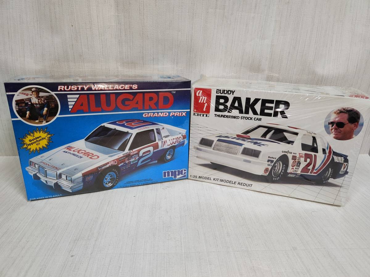 1/25 AMT Buddy Baker 1983 T-Bird NASCAR + 訳あり 1/25 MPC Rusty Wallace 1985 Pontiac NASCAR (リアウィンドウ癒着溶け) _画像1