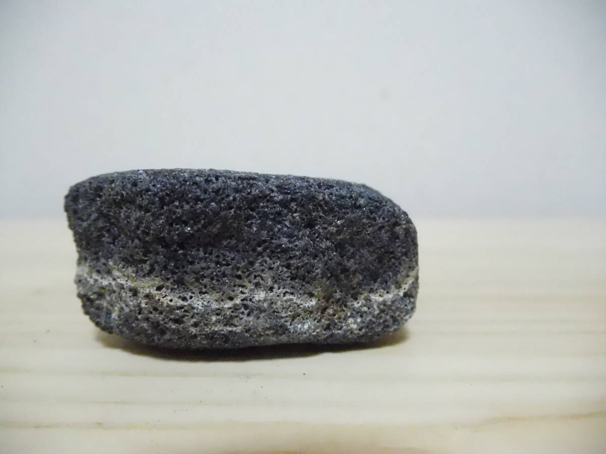 E109-10S. rock used height approximately 2.6cm (E- middle )