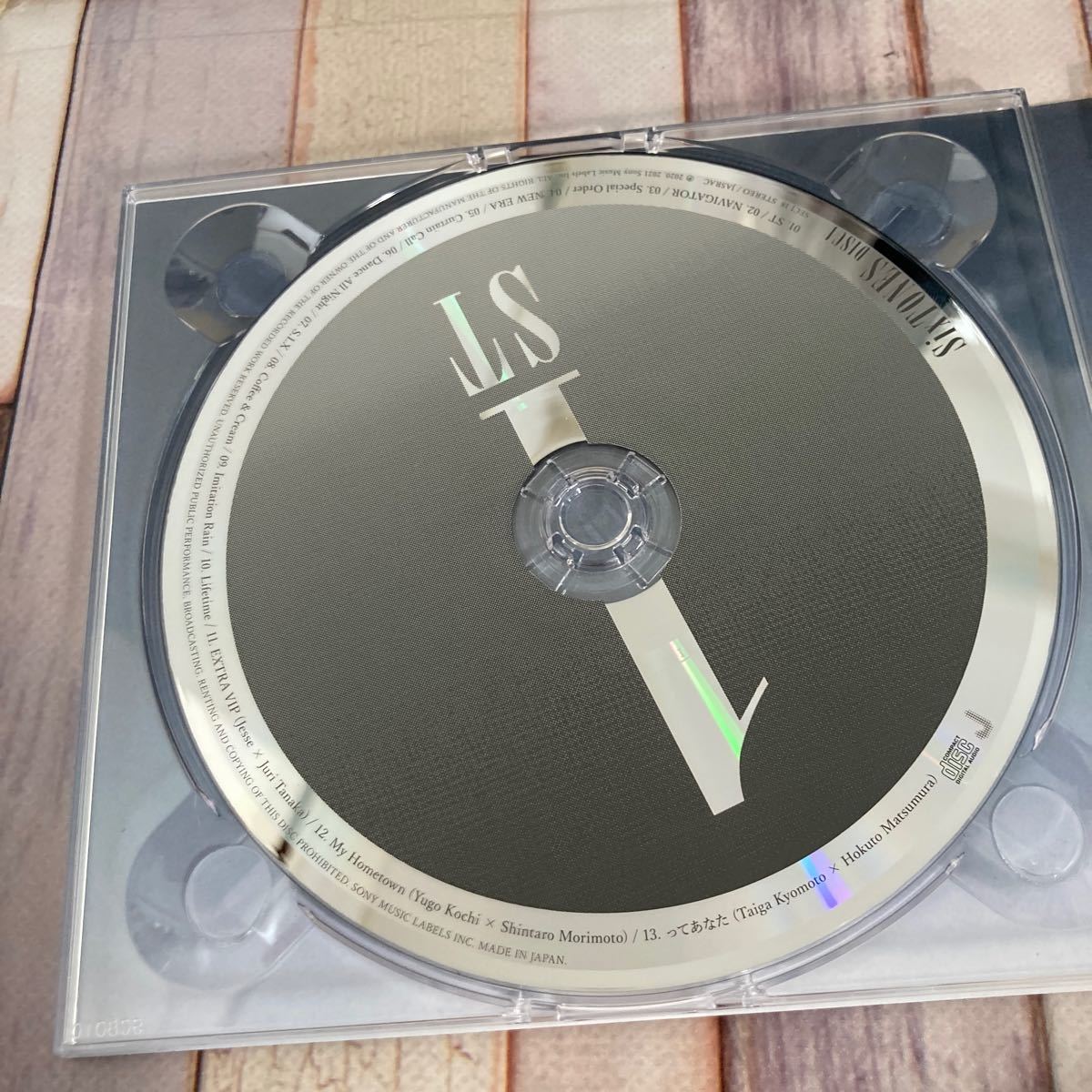 SixTONES 1ST 美品　初回盤B (音色盤) DVD付 BOX仕様 CD+DVD ディスク良好、歌詞カード良好、ケース良好