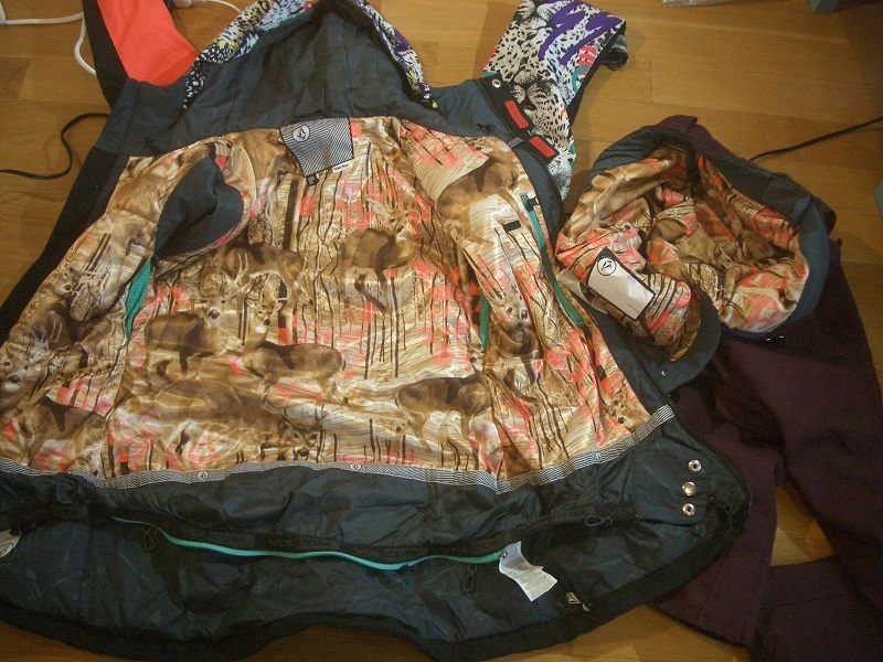 送料込 VOLCOM ボルコム 上下セット サイズM USED 女性 送料込 VOLCOM ボルコム 上下セット サイズM USED 女性