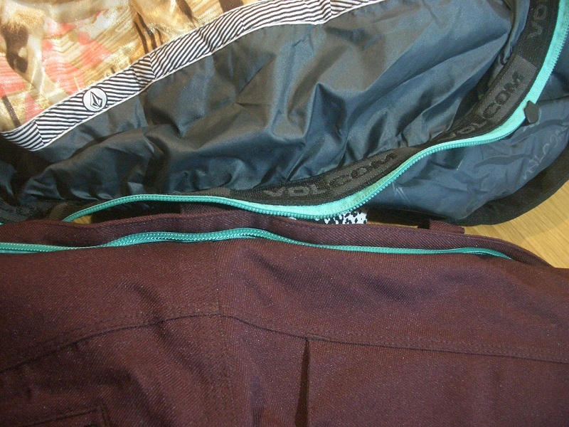 送料込 VOLCOM ボルコム 上下セット サイズM USED 女性 送料込 VOLCOM ボルコム 上下セット サイズM USED 女性