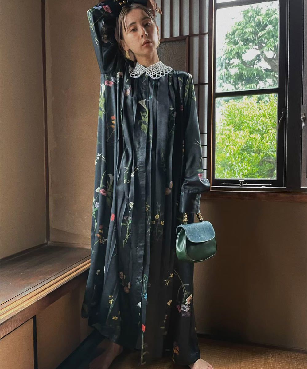 即納セール】 完売品✨‼️❤️AMERI❤️UND NEVAEH VEST SET DRESS