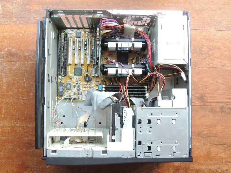  details unknown SLOT1 Pentium3 500MHz x 2 (Dual implementation ) / 512MB MEM /??GB HDD / Win-XP start-up operation screen have 