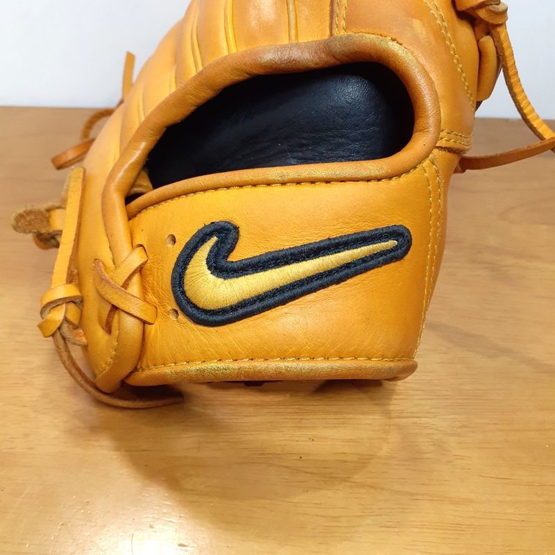 NIKE 上原モデル U19シグネチャー シルエットデザイン ナイキ NIKE 上原モデル U19シグネチャー シルエットデザイン ナイキ