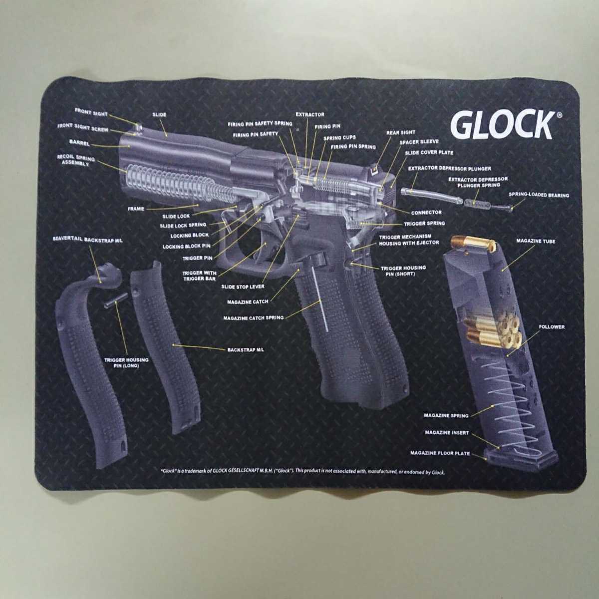 PayPayフリマ｜ガンメンテナンス クリーニングマット Glock 390×300mm 新品 グロック G17 G18C G19X G22 G26  G27 G34 G45 G47 Gen3 Gen4 Gen5
