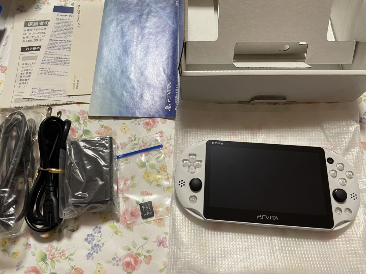 PS Vita PCH-2000 グレイシャー ホワイト