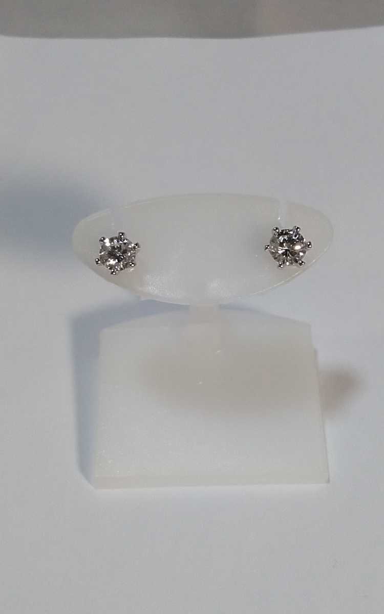 Ptダイヤピアス！0.52ct.。