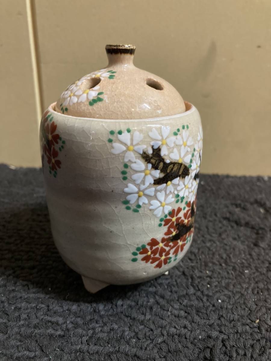 アンティーク?骨董品? 香炉 お花模様のお香立てです。 商品细节