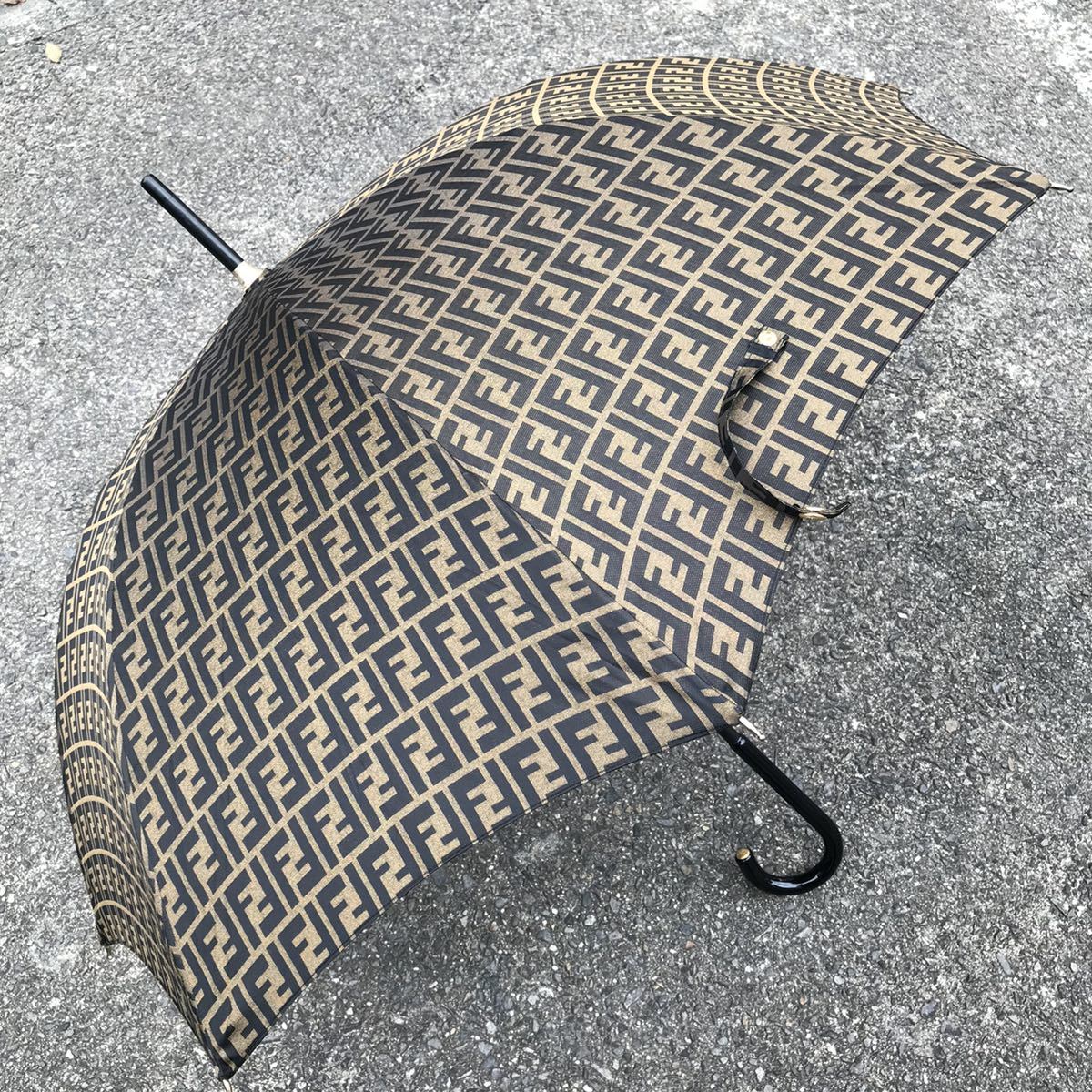 【フェンディ】本物 FENDI 傘 ズッカ柄 FF柄 全長90cm ブラウン色系 雨傘 雨具 アンブレラ メンズ レディース イタリア製_画像5