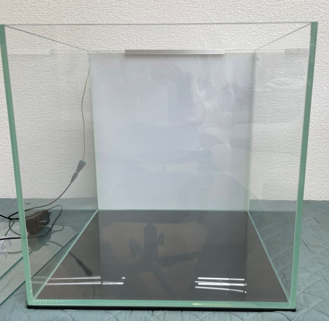 45㎝キューブ水槽（450×450×450）　手作りバックスクリーン　ガラス蓋　マット　【中古】_画像10