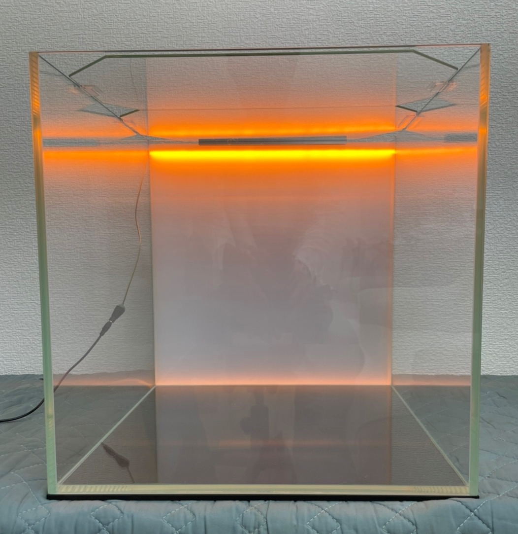 45㎝キューブ水槽（450×450×450）　手作りバックスクリーン　ガラス蓋　マット　【中古】_画像1