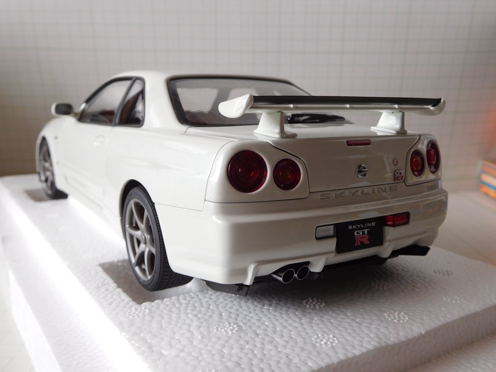 ◎Aa1/18 日産 スカイライン GT-R (R34) VスペックⅡ ホワイトパール の画像6