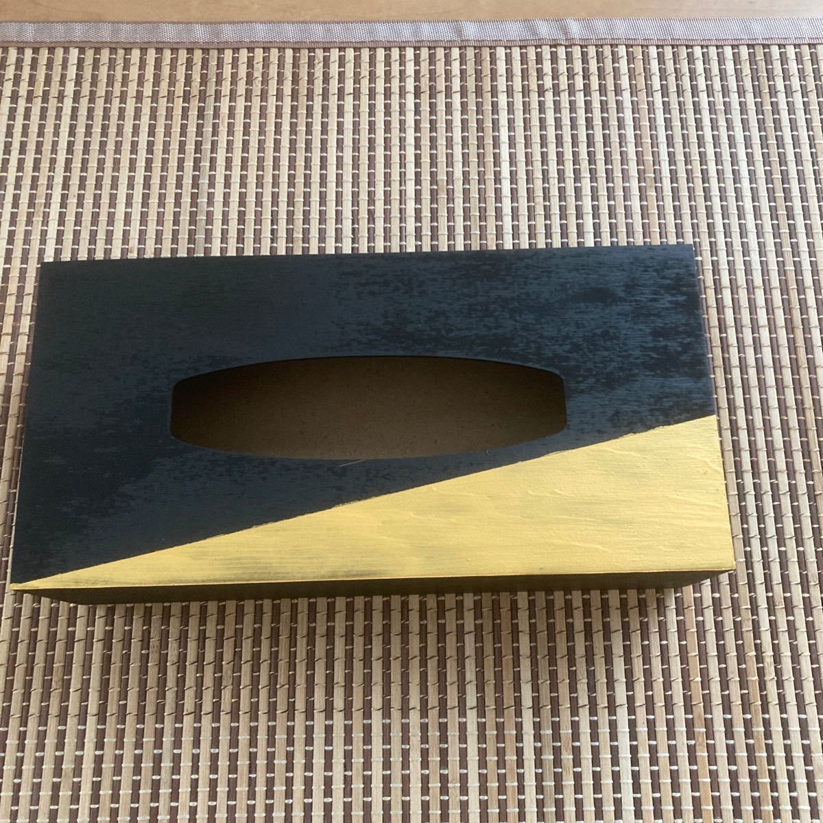 ティッシュボックス　ハンドメイド　黒に金のアクリル塗装しました。