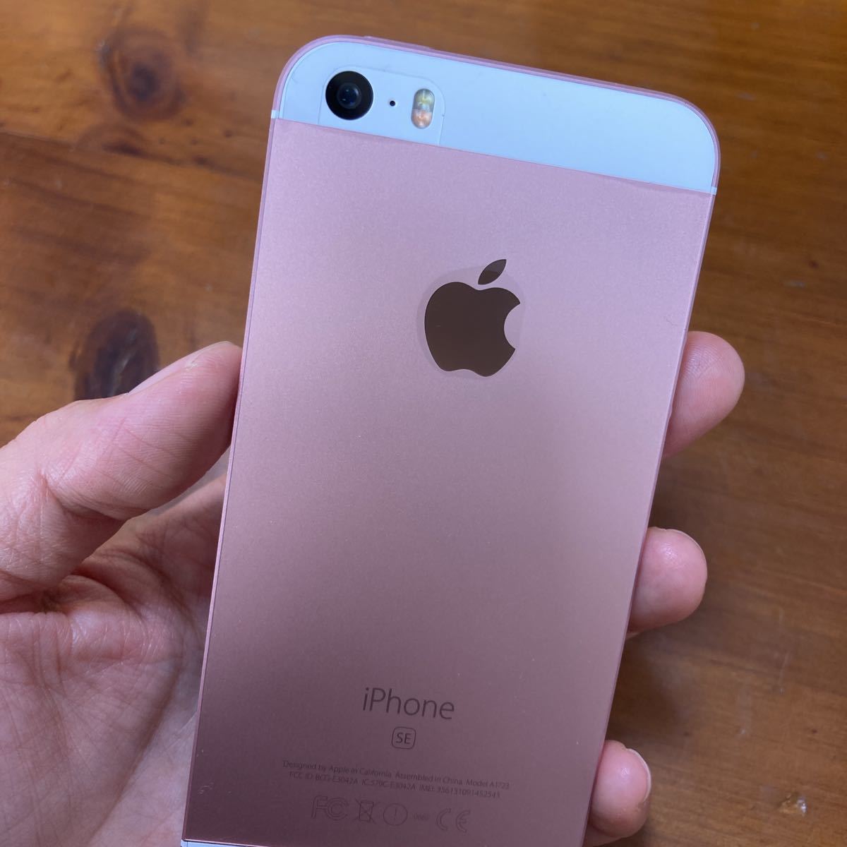 世界的に有名な iPhone SE 初代&イヤホン|Yahoo!フリマ(旧PayPayフリマ) スマートフォン本体