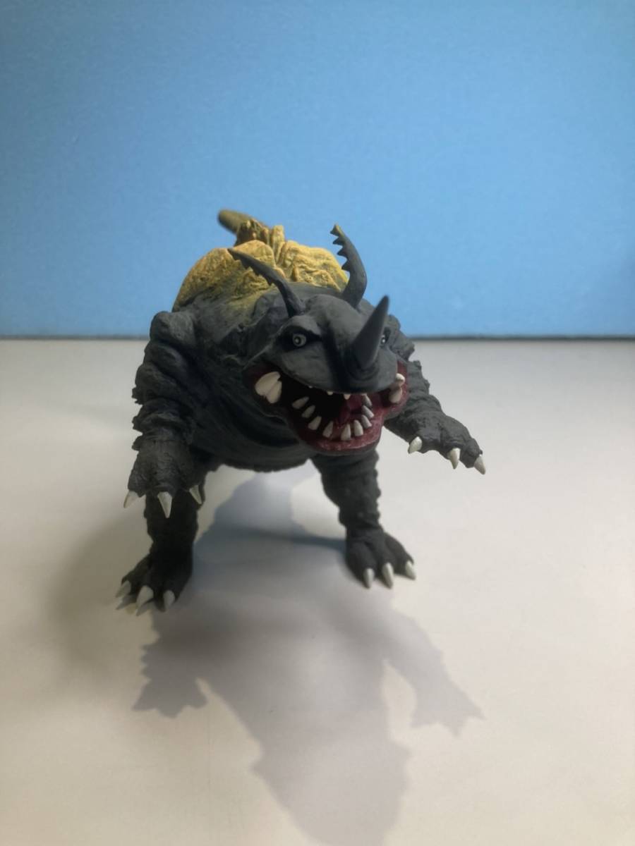 レジン製 ガレージキット 完成品 ウルトラ怪獣 ゴモラ ネロンガ レジン製 ガレージキット 完成品 ウルトラ怪獣 ゴモラ ネロンガ