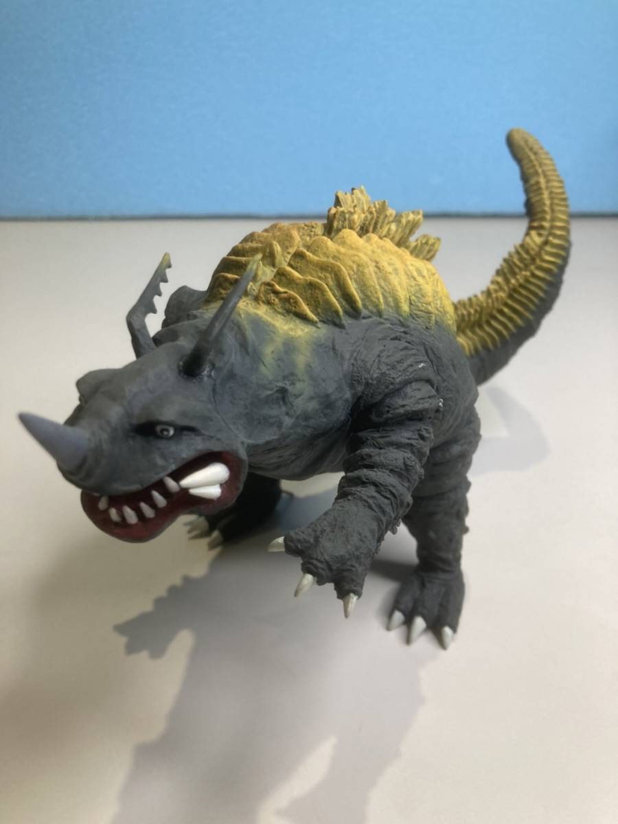 レジン製 ガレージキット 完成品 ウルトラ怪獣 ゴモラ ネロンガ レジン製 ガレージキット 完成品 ウルトラ怪獣 ゴモラ ネロンガ