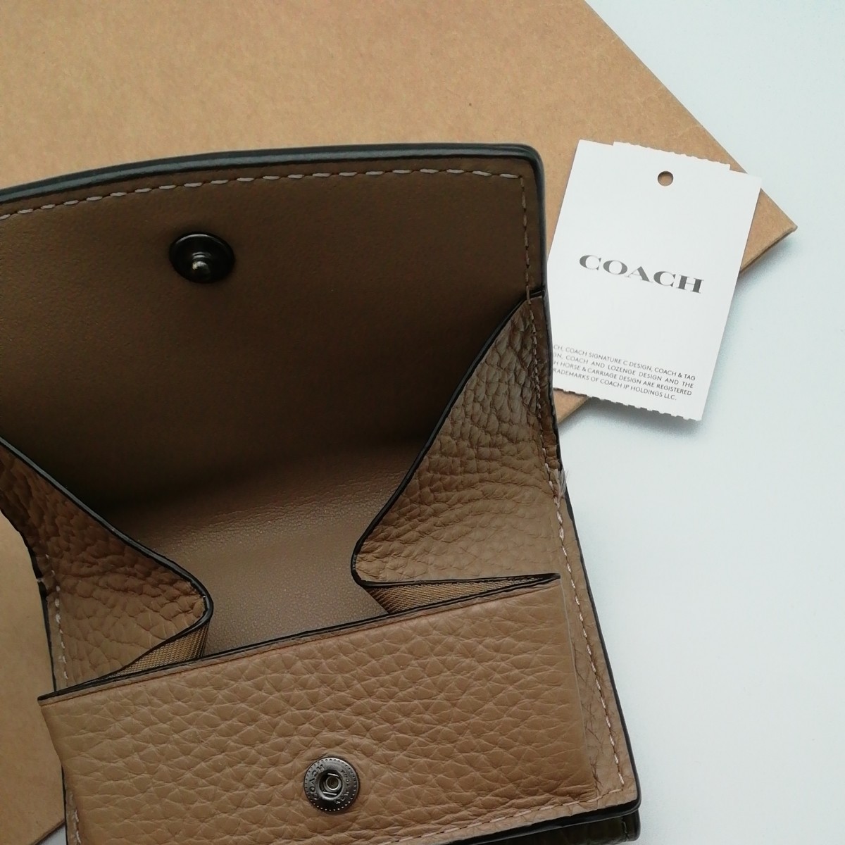 豪華 最新作⭐ COACH 二つ折り財布 新品 ブラック ぺプルレザー 大人気