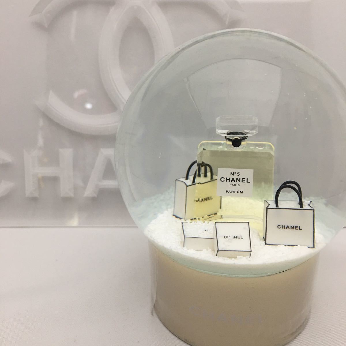 今だけ送料無料!CHANEL シャネル ノベルティ No5 香水瓶 スノードーム