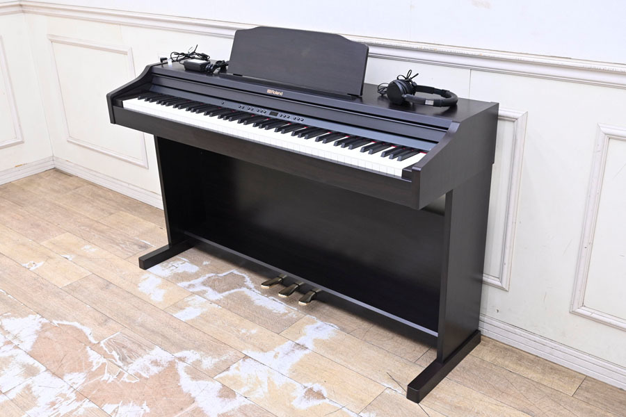 Q032M 美品 ローランド 激安直営店 Roland 超新作 電子ピアノ 引き取り大歓迎 デジタルピアノ 鍵盤楽器 RP-501R-CR 2018年製