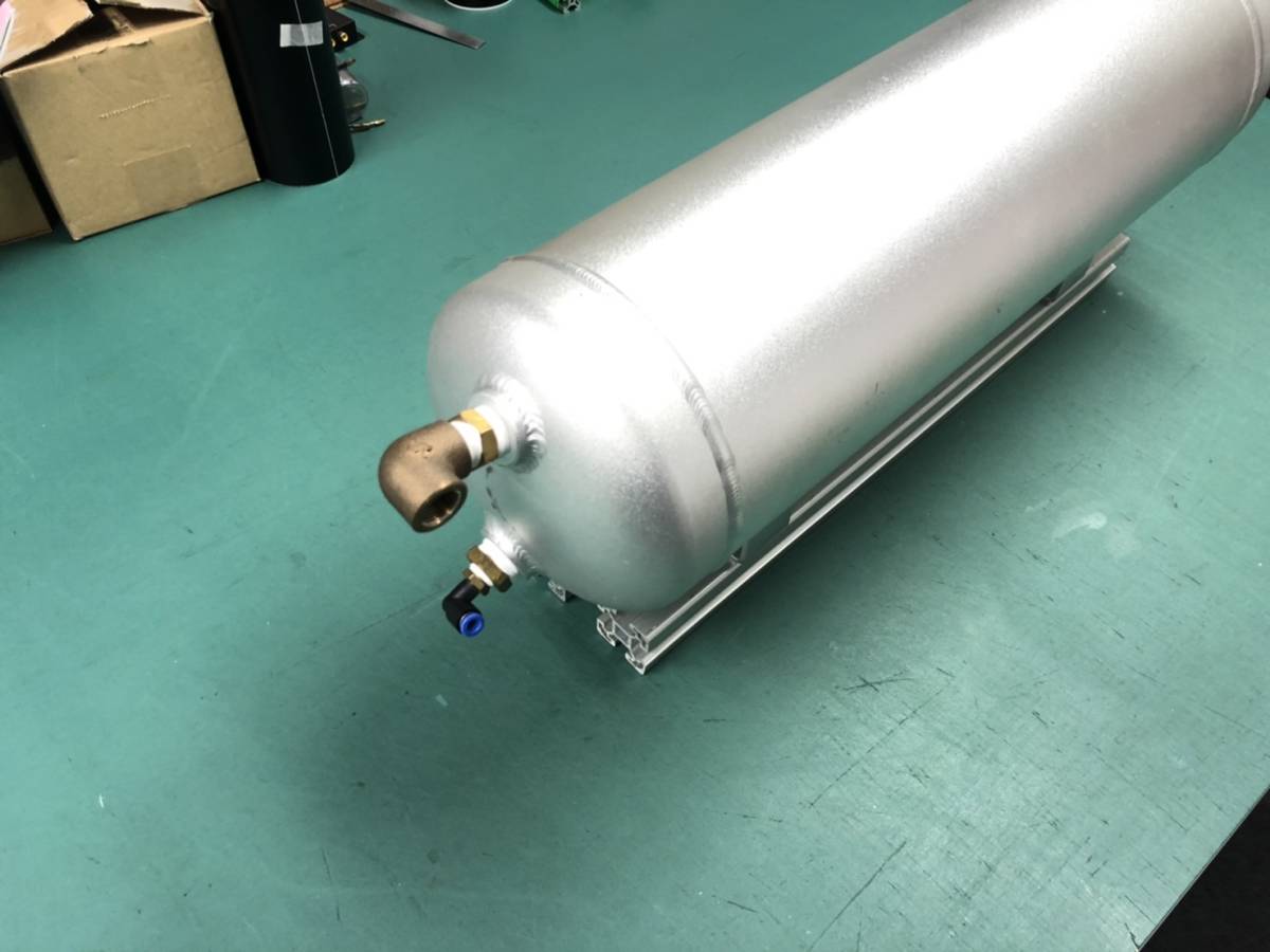 エアサス タンク 200PSI ユニバーサルエアー エアーホーン 4ガロン