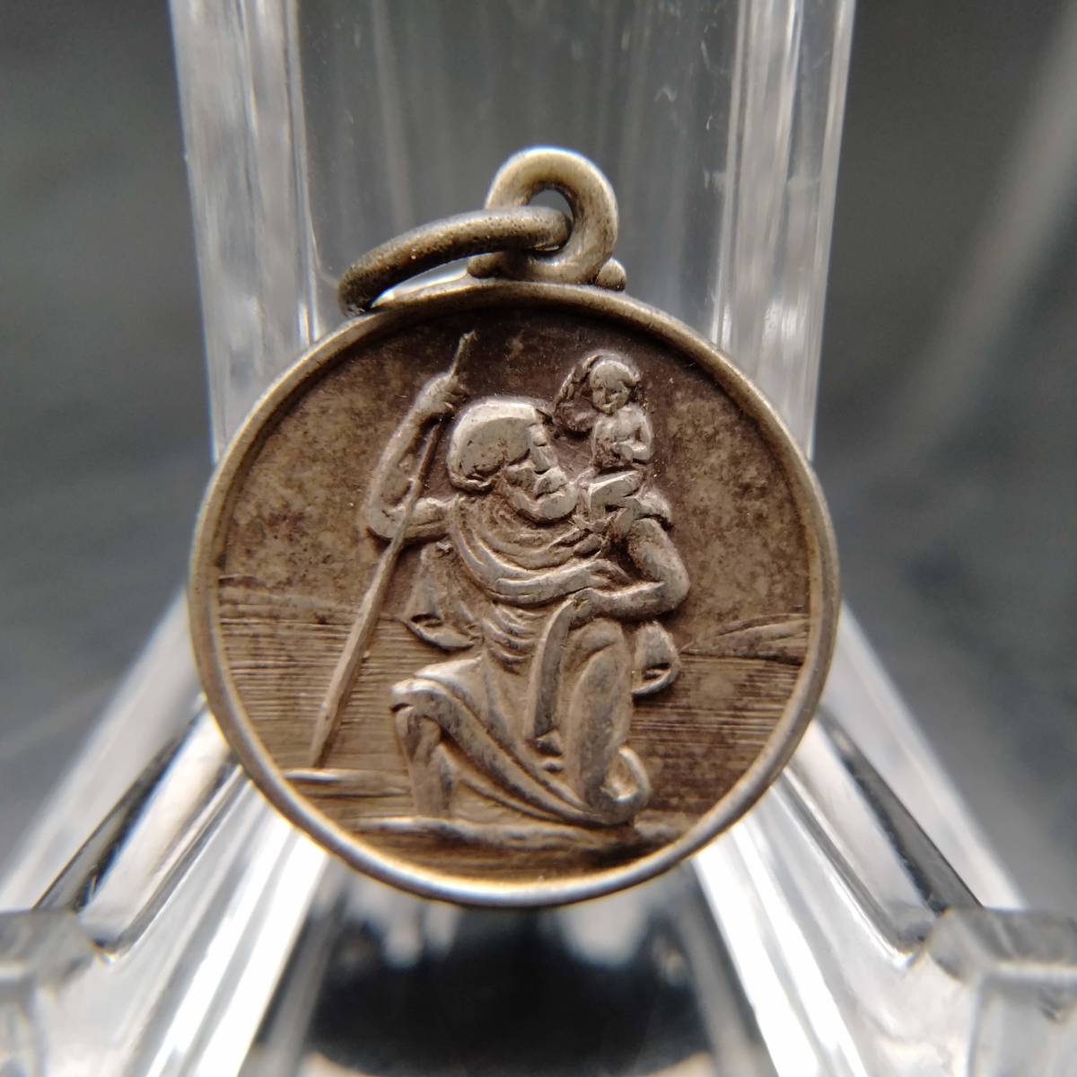 英国 ヴィンテージ シルバー ペンダント コイン チャーム 彫金 銀 男性 子供 St Christopher 聖人 宗教 メダル キリスト ⑧ T8_画像1