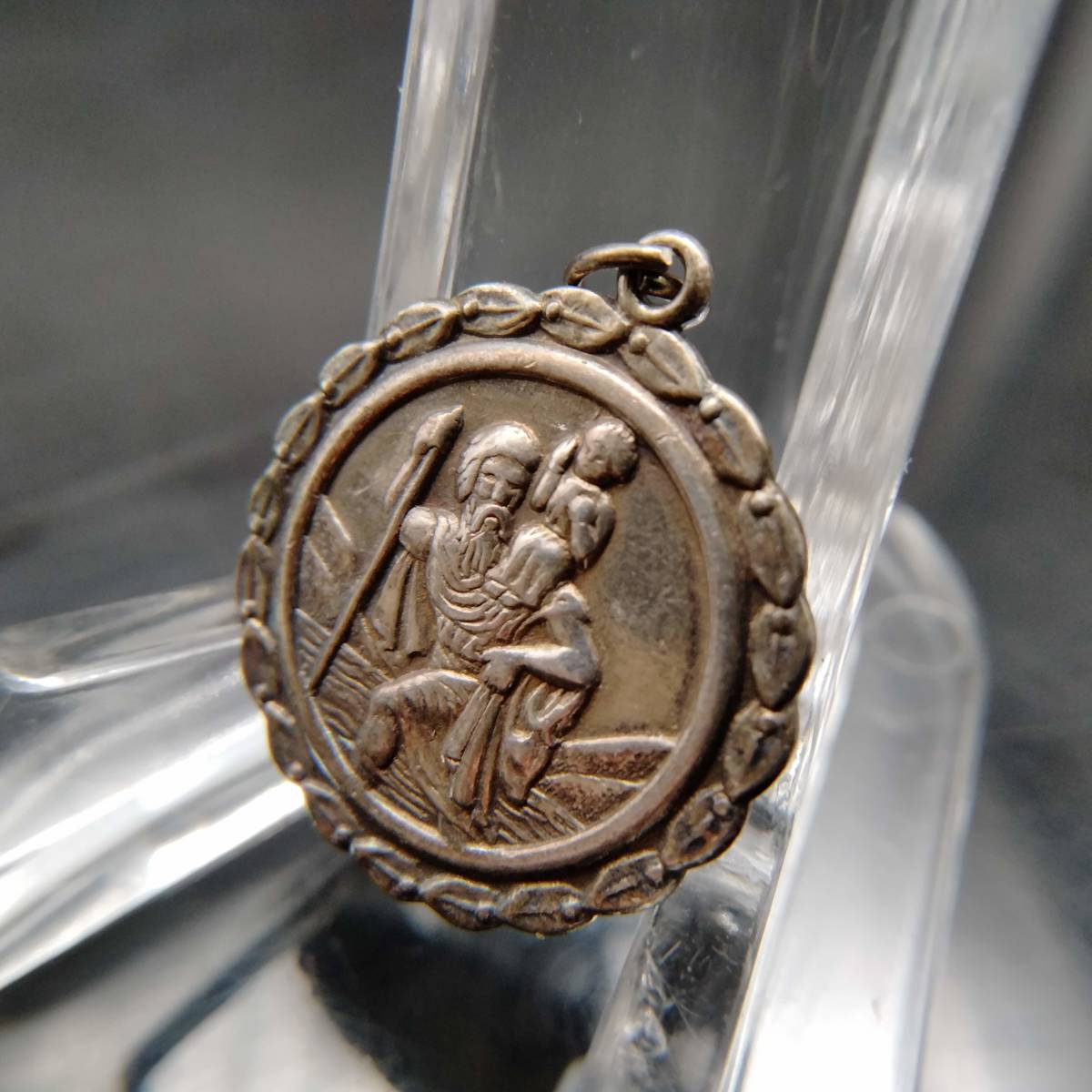 米国 ヴィンテージ スターリングシルバー ペンダント コイン チャーム 彫金 銀 男性 子供 St Christopher 聖人 宗教 メダル キリスト ⑨ T8_画像2