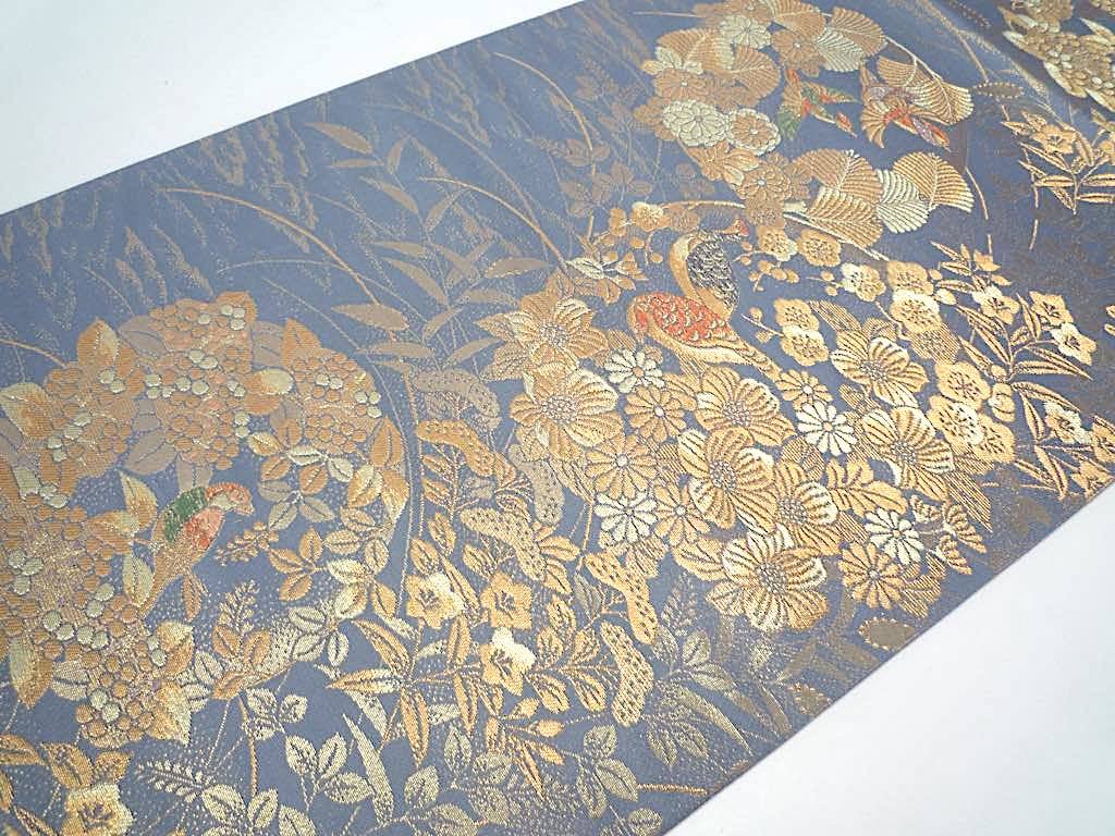 人気カラーの 金地に大輪の花々がエレガントです。 水着 極美品