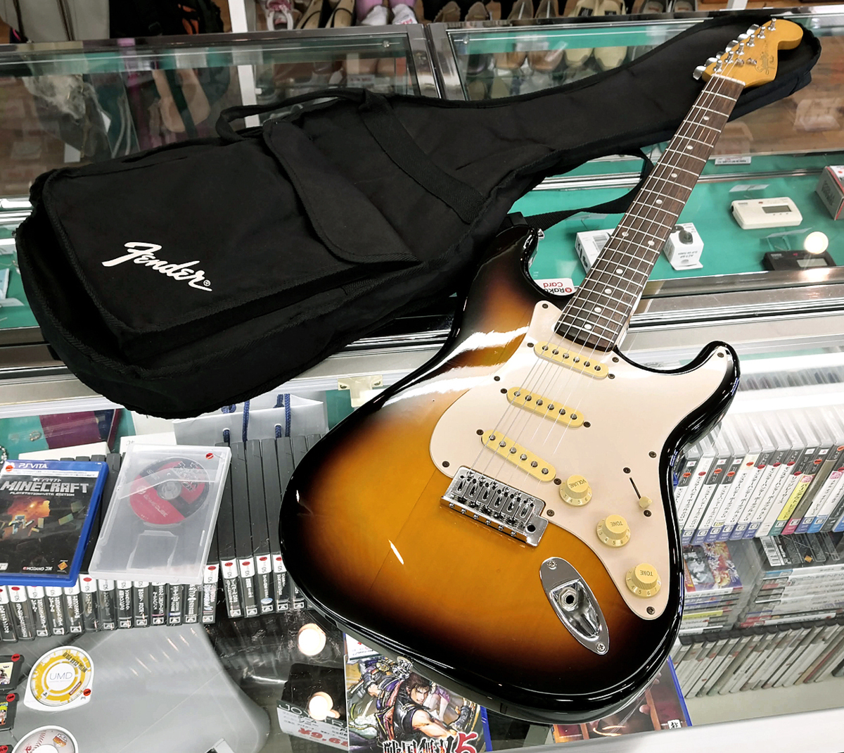 Yahoo!オークション - 2004年製 Squier by Fender Stratocaster Yahoo!オークション - 2004年製 Squier by Fender Stratocaster