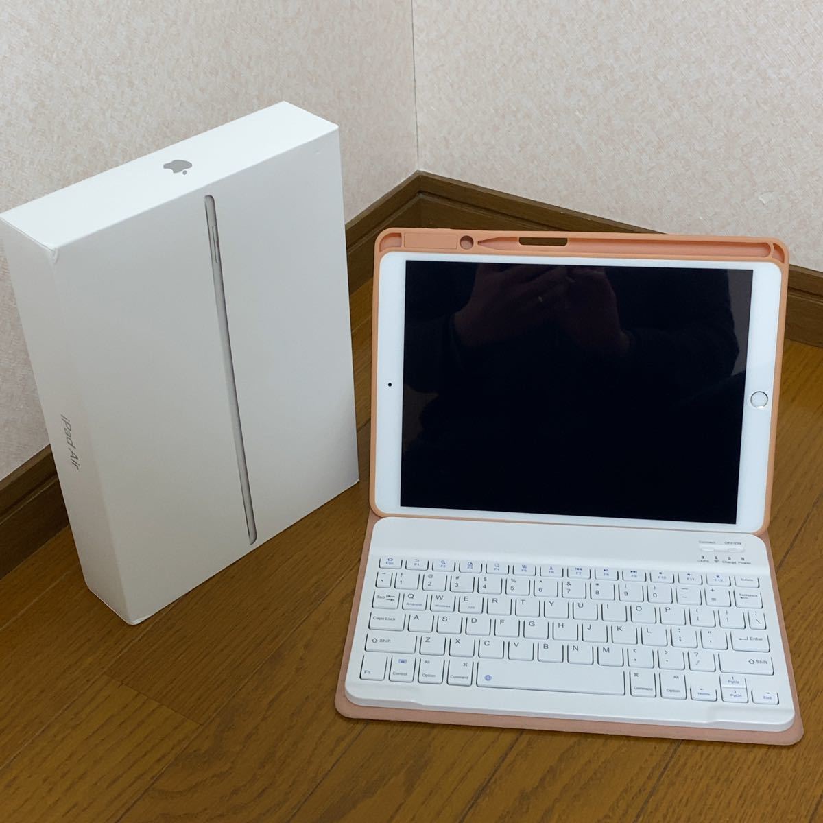 iPad Air 3 Wi-Fi Cellular SIMフリー シルバー（¥40,000） adab