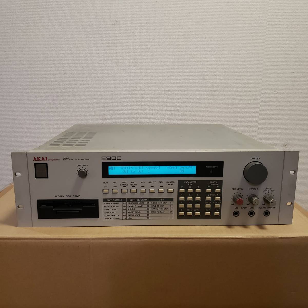 AKAI S900 サンプラー【現状配送】※ 同梱不可【商品説明】を必ずお読みください。_画像1