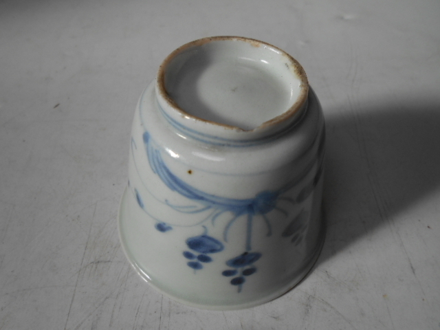 ヤフオク! - サナエ197 江戸初期伊万里 花紋蕎麦猪口 底厚 高さ6....
