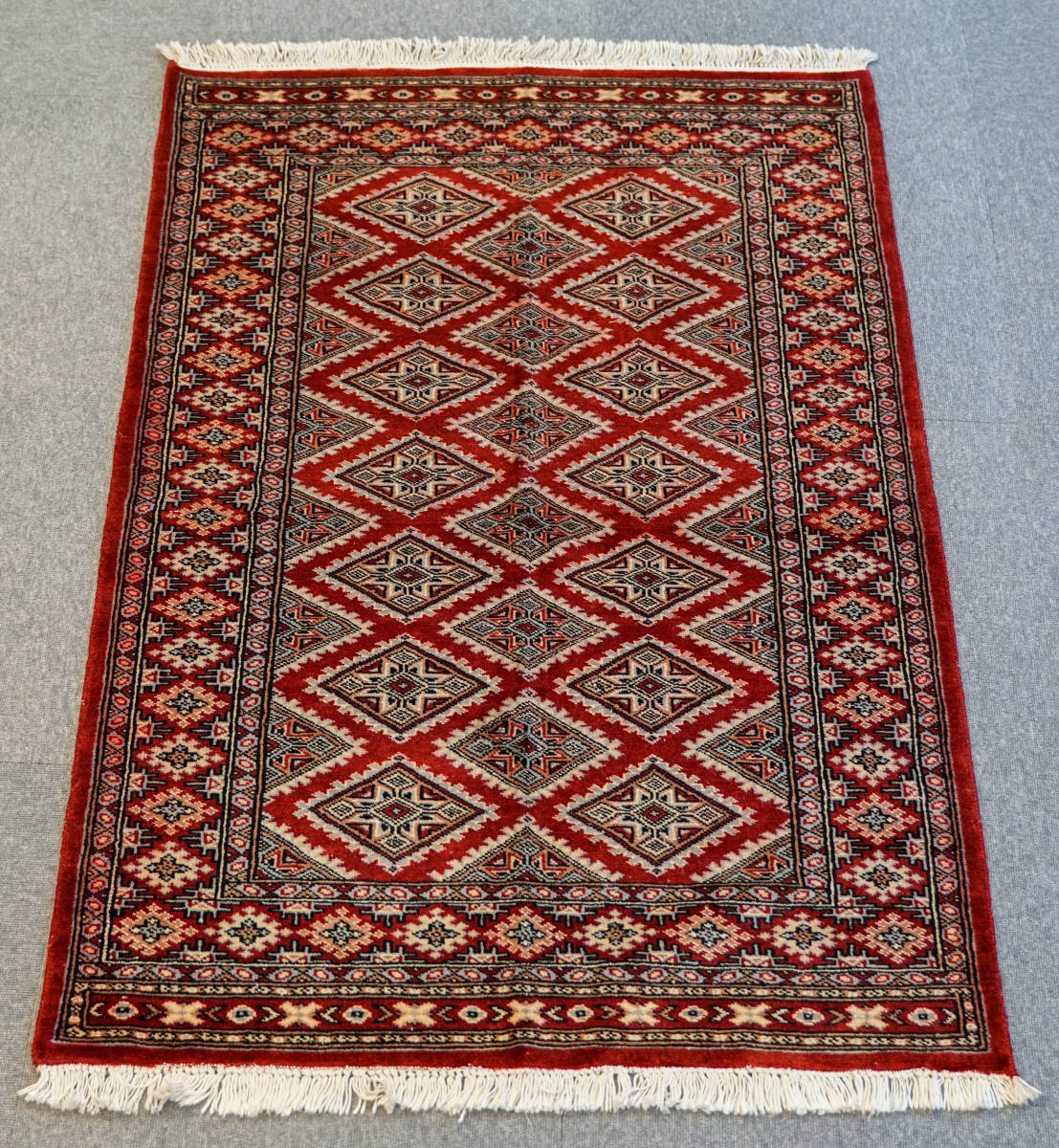 新品 高級ラグ パキスタン 手織り絨毯 国内送料無料 stn:1831 アクセントラグ 140x92cm 超人気高品質