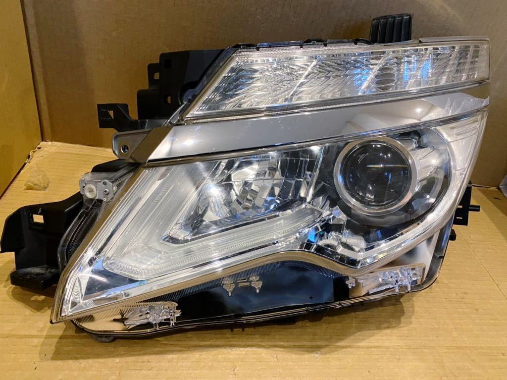 Yahoo!オークション - 日産 エルグランド E52 後期 純正 LED Yahoo!オークション - 日産 エルグランド E52 後期 純正 LED