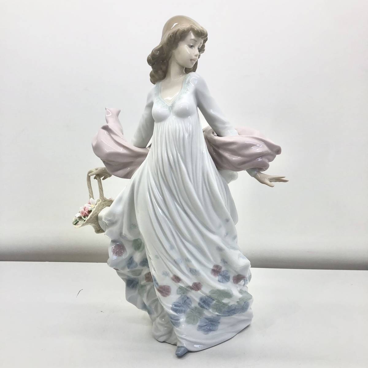 h359 スペイン名窯 リヤドロ/LLADRO 磁器人形 モデルNo.5898 花と少女