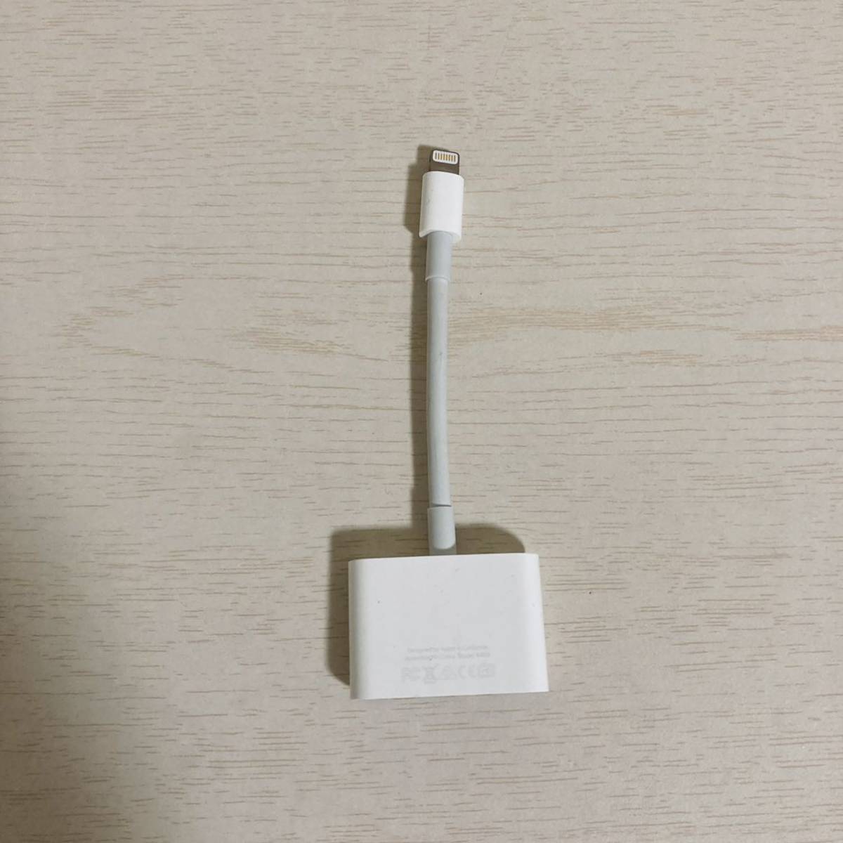 Apple iPhone Lightning HDMI 変換アダプタ ライトニング 純正品　変換ケーブル_画像2