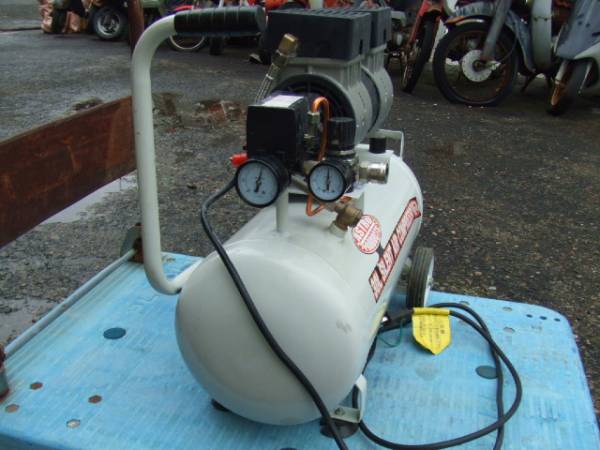  air compressor 1 horse power tanker capacity 30L 100V silencing oil less beautiful goods operation excellent 