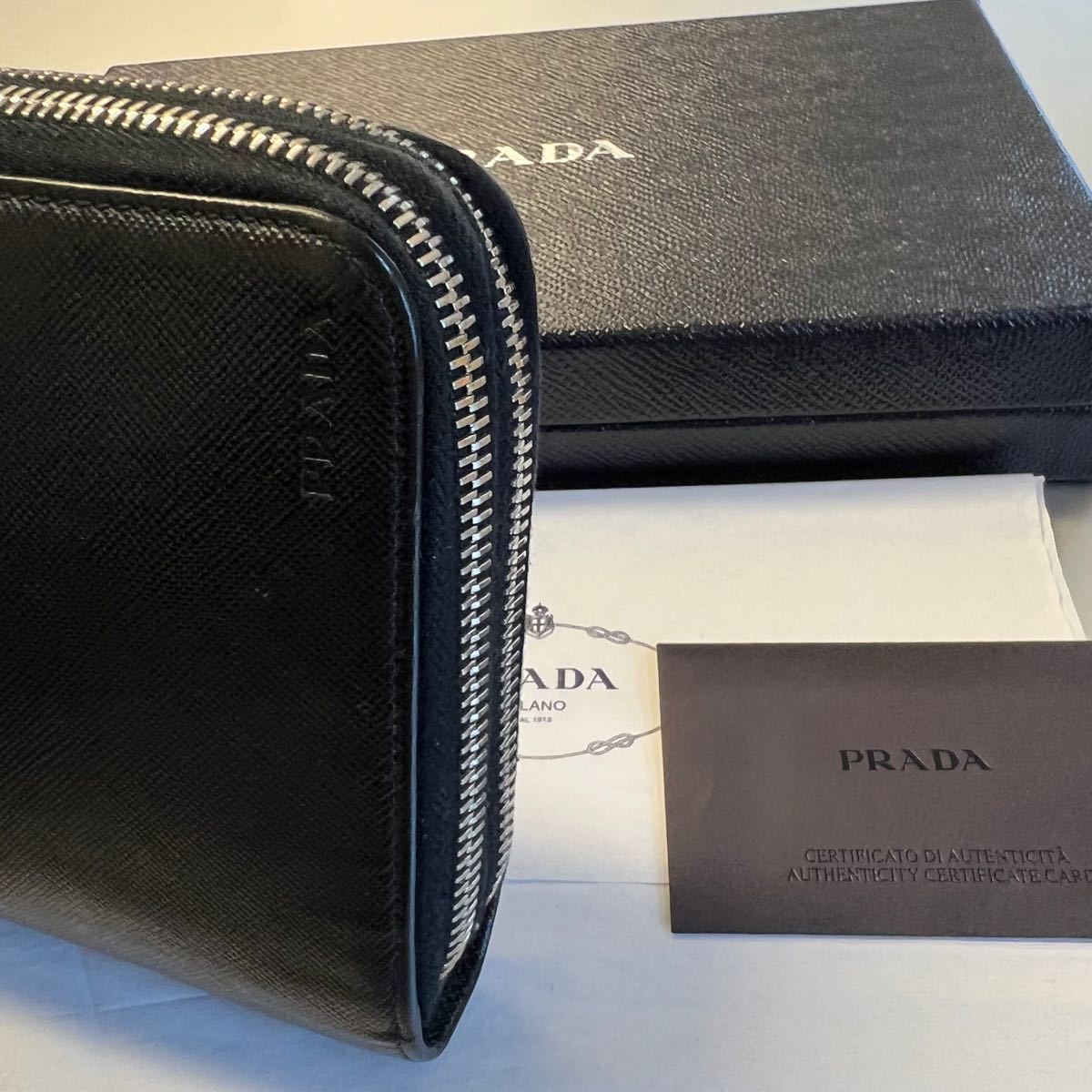 未使用に近い】PRADA オーガナイザー（長財布） サフィアーノ・レザー