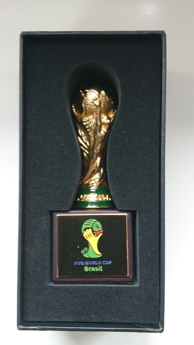新品 FIFA ワールドカップ ブラジル トロフィー レプリカ 2014年 新品 FIFA ワールドカップ ブラジル トロフィー レプリカ 2014年