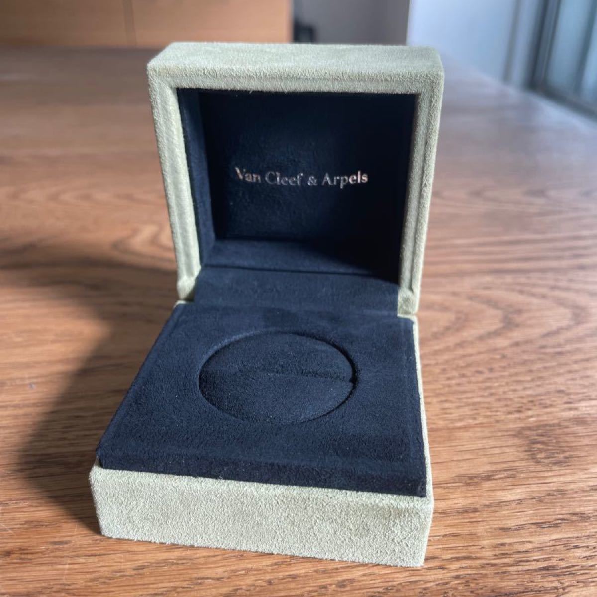 Van Cleef & Arpels ヴァンクリーフ&アーペル リングケース 空箱