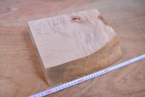 * maple i Taya maple (A). leaf board material one sheets board camp cutting board clock small articles made raw materials material tree wood edge material natural wood . tree board material dry material 