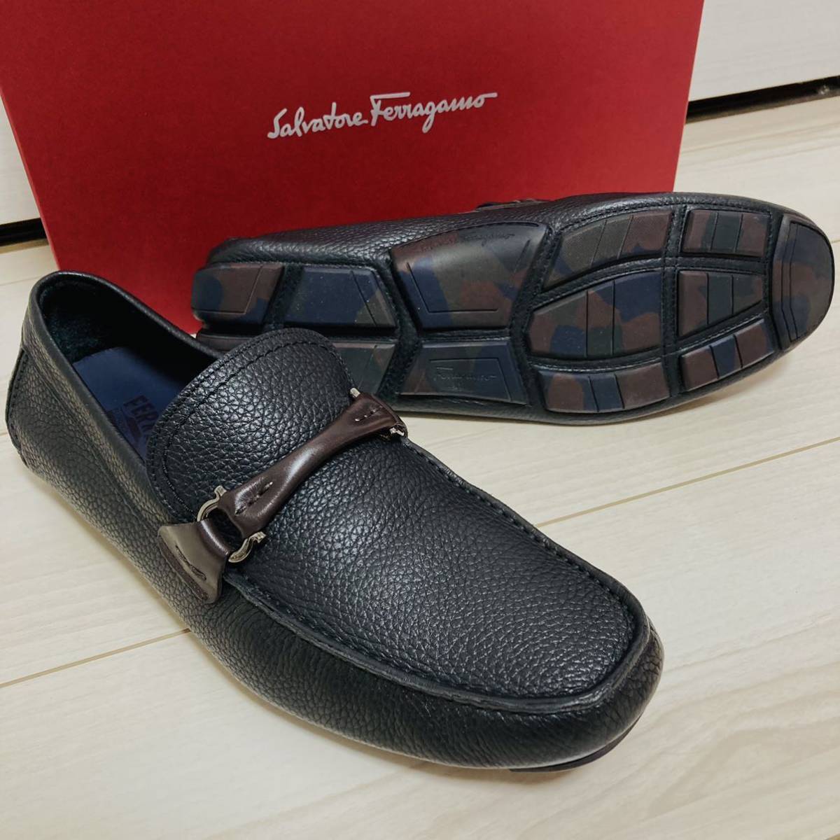 保存袋付き未使用Salvatore Ferragamoフェラガモ ガンチーニ 黒-