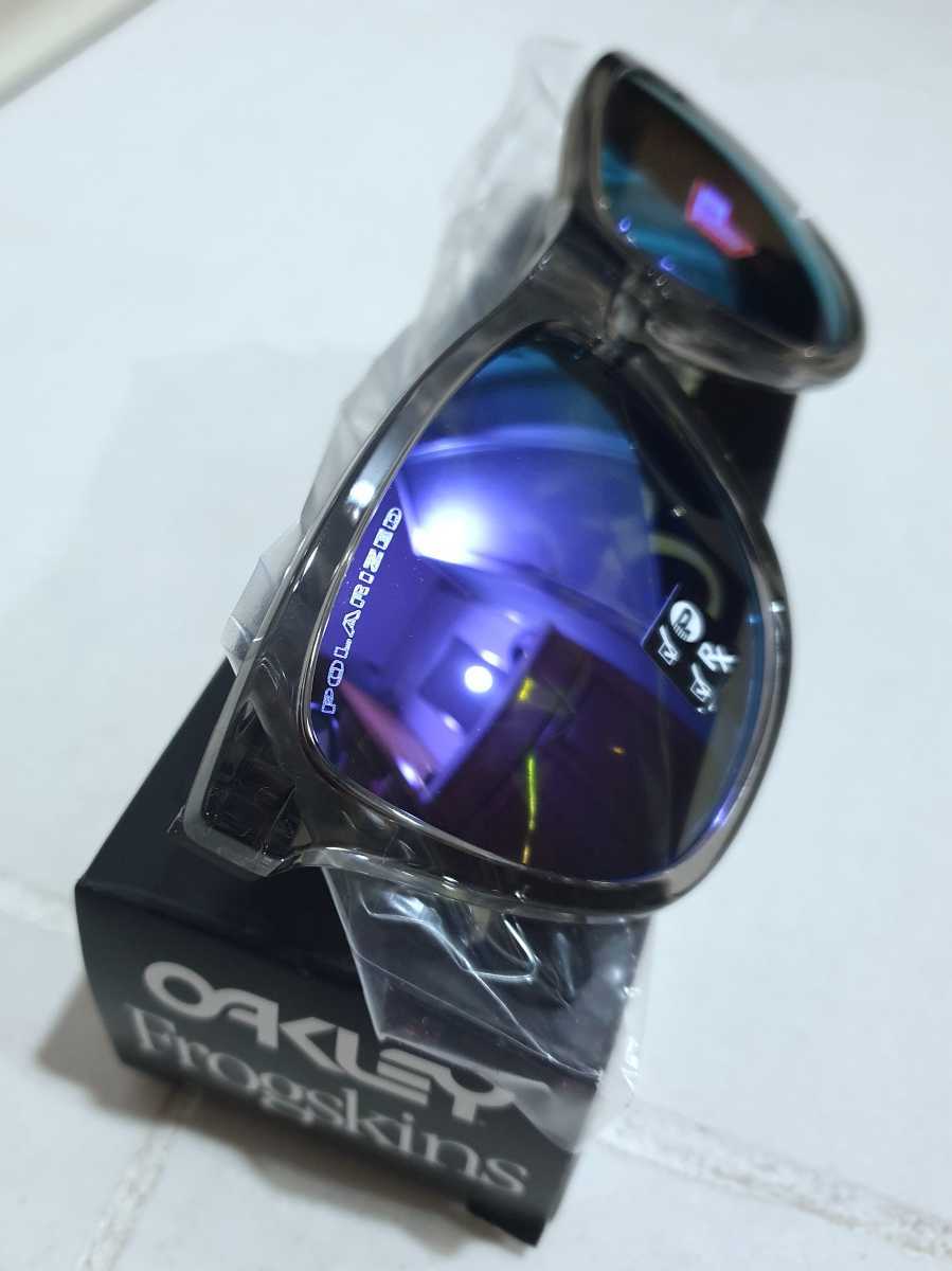 新品 偏光レンズ OAKLEY FROGSKINS オークリー フロッグスキン VIOLET IRIDIUM POLARIZED ポラライズド  GREY INK サングラス OO9013-I155