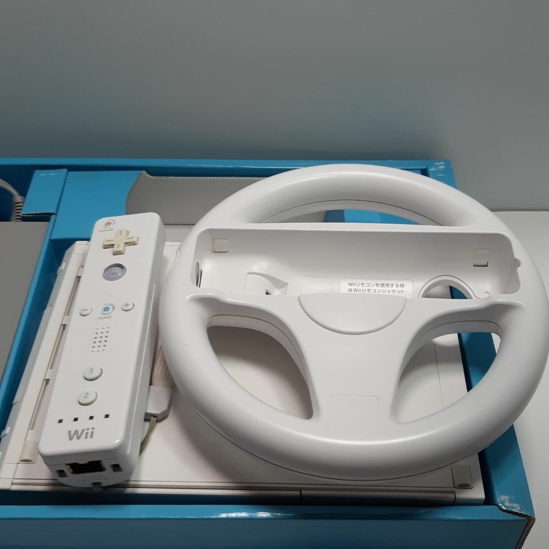 (匿名配送)Nintendo wii 本体 白 動作確認済み ハンドル付き  シロ Wiiリモコン 任天堂