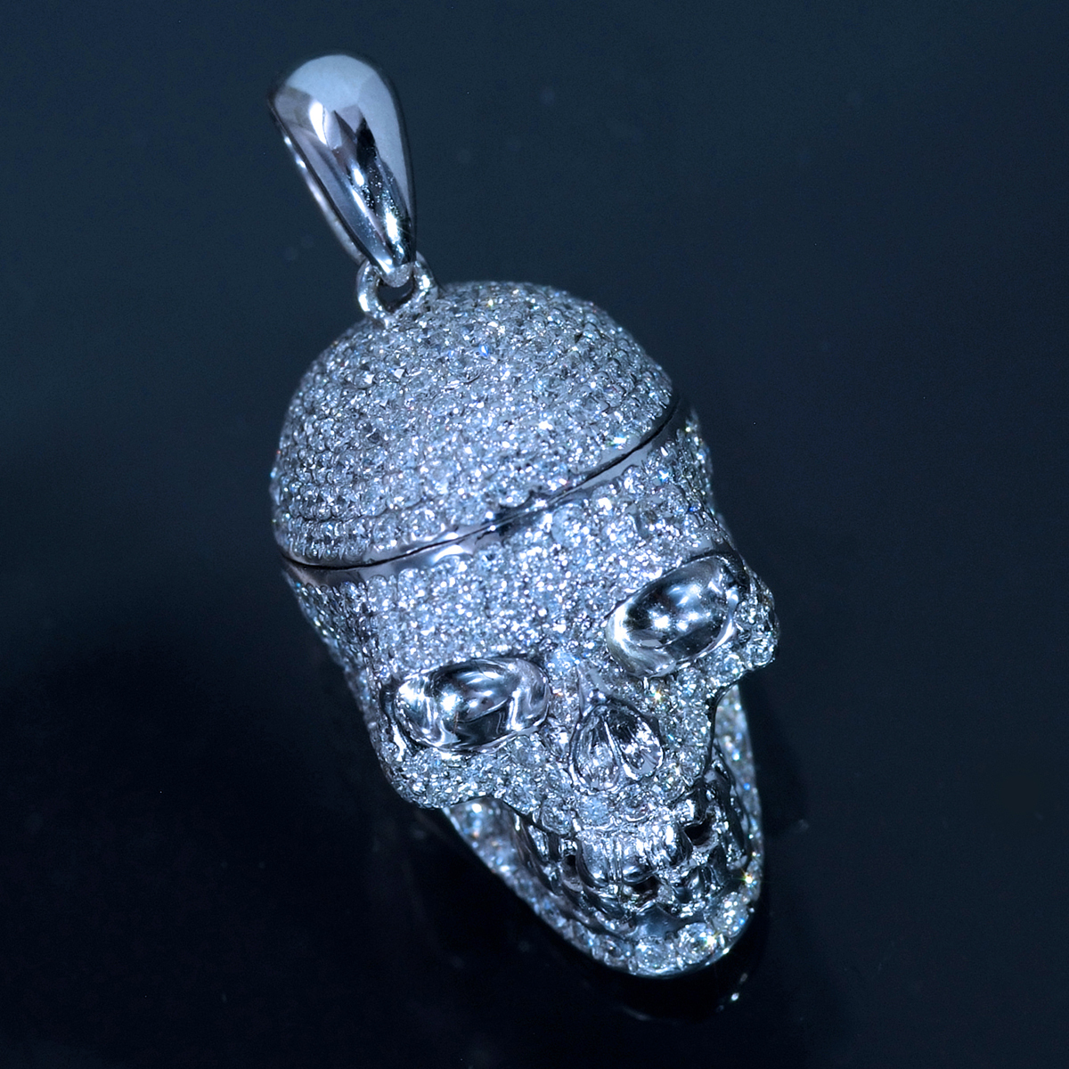 F0541【Skull 香水入】ドクロの頭がパカーンとオープン！天然絶品ダイヤモンド 最高級18金WG無垢ペンダントトップ