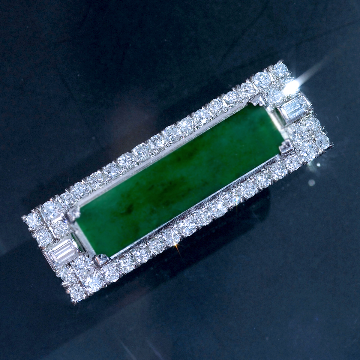 F0198 美しい天然大粒本板翡翠 天然絶品ダイヤモンド４２pcs 最高級Pt900無垢帯留・ペンダントトップ ・ブレス 重量14.1g 幅42.0×15.0mm