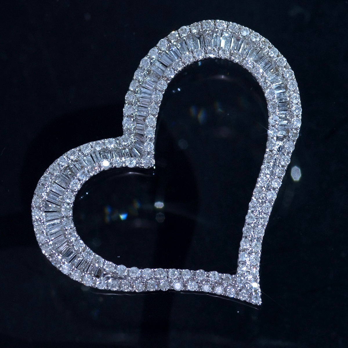 当社の F1420【HEART】美しい天然ダイヤモンド０．７５ct 幅27.5×22.7